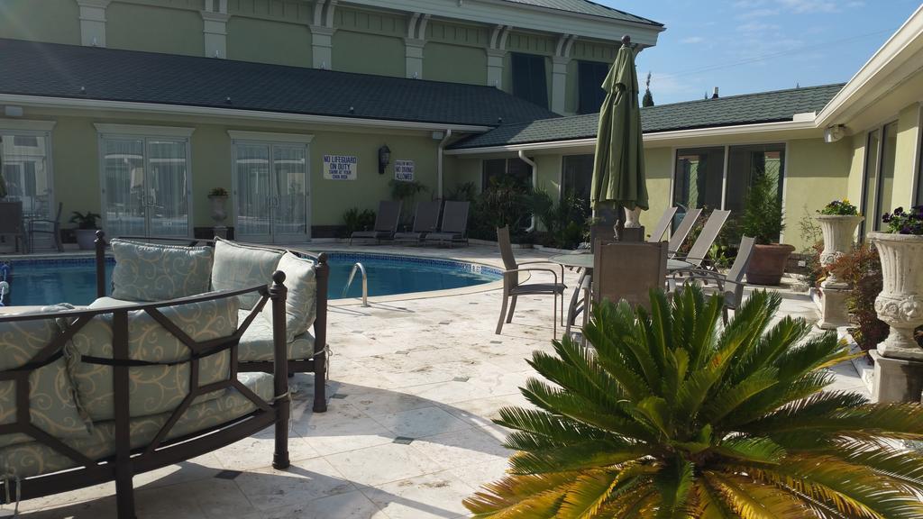 Town & Country Inn And Suites Charleston Exterior foto